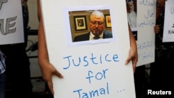 印尼一名抗议者2018年10月19日要求对杀害卡舒吉的人绳之以法(路透社)