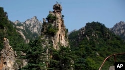 依照韩朝平壤联合宣言,将恢复韩国人前往朝鲜金刚山的旅游