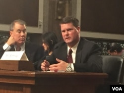 薛瑞福11月16日出席参议院军事委员会确认听证会(美国之音记者李逸华拍摄)