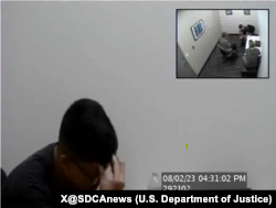 资料照片:美国检察官公布的视频截图显示魏金超被捕后接受联邦调查局面谈。(2025年8月2日)