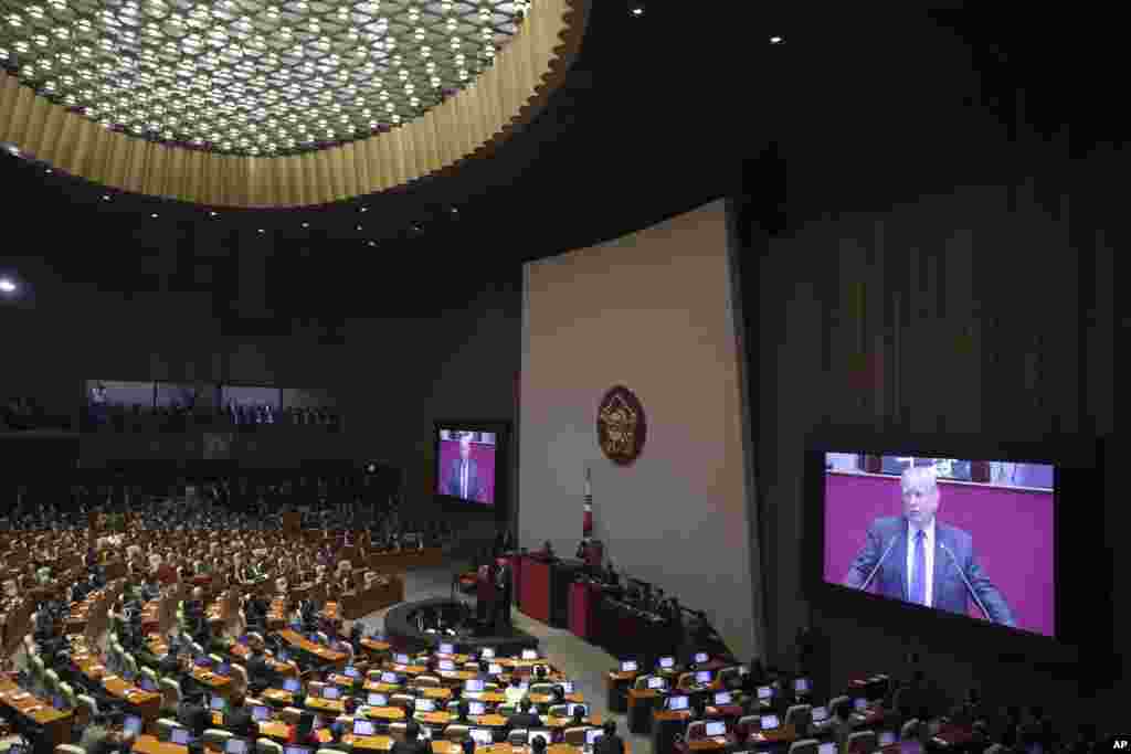美国总统川普在韩国的国民议会发表讲话时的大会现场(2017年11月8日)