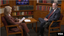 资料图:美国国务院负责非洲事务的助理国务卿蒂伯·纳吉接受美国之音特约记者萨斯特伦采访