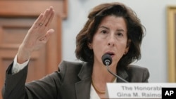 资料照：2024 年 5 月 8 日，美国商务部长吉娜·雷蒙多在众议院拨款委员会商务、司法、科学和相关机构小组委员会就商务部 2025 财年预算请求举行的听证会上作证。