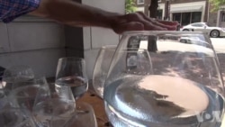 美国万花筒:让人肃然起敬的玻璃琴演奏家 美国万花筒:让人肃然起敬的玻璃琴演奏家