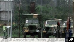 一队驻香港的人民解放军的军车 (资料照片)