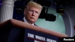 特朗普总统在华盛顿举行的冠状病毒应对每日简报会上 。（2020年4月10日）