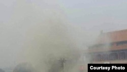 天安门金水桥遭车撞击后浓烟滚滚