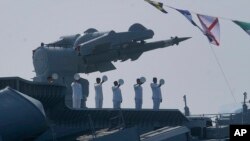 资料照:印度海军特遣舰队中的“兰维杰”号(INS Ranvijay)导弹驱逐舰