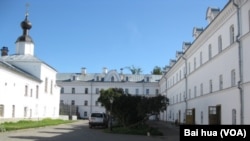 瓦拉阿姆的一家东正教修道院。位于俄罗斯北部拉多加湖中的瓦拉阿姆岛是俄罗斯东正教中心之一,俄罗斯东正教与克里姆林宫关系密切,普京总统经常去当地访问朝拜。