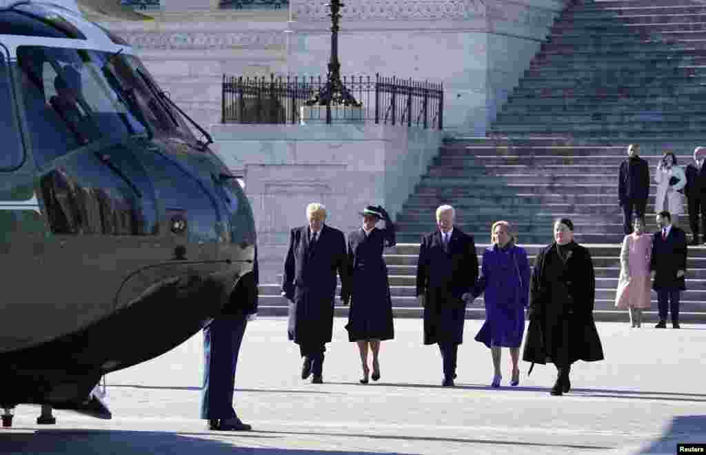 2025年1月20日,华盛顿,就职典礼当天,唐纳德·特朗普总统和第一夫人梅拉尼娅·特朗普与前总统乔-拜登和前第一夫人吉尔-拜登一起从美国国会大厦走出来,登上海军陆战队一号。