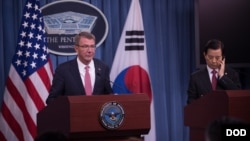 美国和韩国防长2016年10月20日在五角大楼会晤。(美国国防部照片)