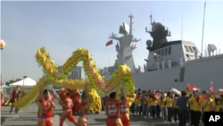 中国军舰2019年1月17日抵达马尼拉访问(美联社视频截图)