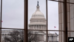 Gedung Capitol terlihat dari salah satu sudut di gedung Cannon House di Washington, dalam foto yang diambil pada 13 Februari 2025. (Foto: AP/J. Scott Applewhite)