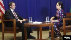 VOA မြန်မာပိုင်း ရန်ကုန်ရုံးခွဲက ဒေါ်ခင်စိုးဝင်းက အမေရိကန်သံအမတ်ကြီး Derek Mitchell ကို သီးသန့်တွေ့ဆုံမေးမြန်း။