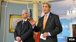 美国国务卿克里(右)与波兰外长瓦什奇科夫斯基在举行会谈前会见记者(图片来源:美国国务院 2016年 2月17日)