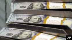 美国百万富翁定义:除房产、退休计划以及商业合伙人股份之外,还有至少100万美元现金