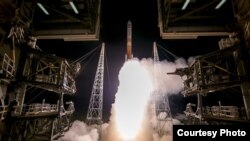 美国空军2017年3月18日将一颗通讯卫星发射升空” (ULA 照片)
