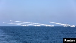 中国海军在渤海和黄海海域进行实弹军演。(2017年8月8日)