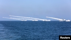 中国海军在渤海和黄海海域进行实弹军演。(2017年8月8日)