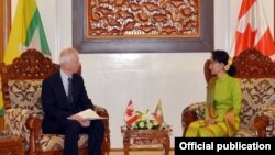 ကနေဒါနိုင်ငံခြားရေးဝန်ကြီး Stephane Dion နဲ့ မြန်မာနိုင်ငံခြားရေးဝန်ကြီး ဒေါ်အောင်ဆန်းစုကြည် တွေ့ဆုံ။