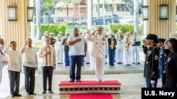 哈里斯上将2018年5月18日接待菲律宾高级代表团访问(美国海军照片)