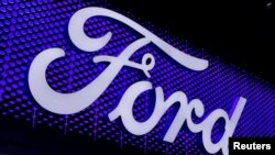 洛杉矶车展上的福特汽车公司标志。(2017年11月30日)