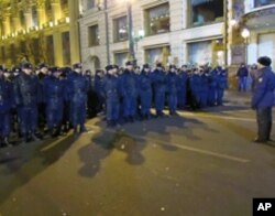 大选投票当晚,红场附近的内务部队