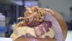 美国万花筒:鲜味汉堡 创业家推动民众吃虫 美国万花筒:鲜味汉堡 创业家推动民众吃虫