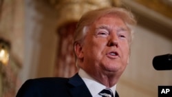 美国总统川普在蓬佩奥国务卿在国务院举行的宣誓仪式上讲话。(2018年5月2日)