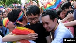 2019年5月17日,同性婚姻支持者聚集在台湾立法院外庆祝同性婚姻合法化。