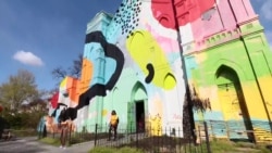 废弃教堂变身五彩艺术空间 废弃教堂变身五彩艺术空间