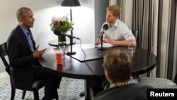 英国哈里王子对美国前总统奥巴马(左)的采访由英国广播公司电台四台于2017年12月27日播出。