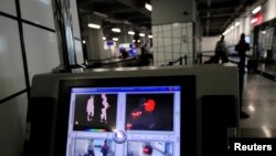 Bệnh nhân Chu Văn Chung, 26 tuổi, khởi hành từ Guinea, đi qua Ma Rốc và Qatar trước khi đáp máy bay xuống phi trường Tân Sơn Nhất.