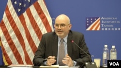 AIT处长谷立言(Raymond Greene)2024年9月4日召开上任以来的第一场记者会,开场发表16分钟的全中文致词。(美国之音特约记者李昕儒摄影)