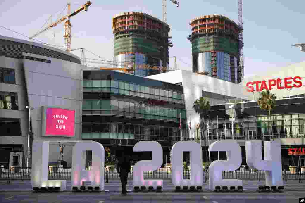 洛杉矶的“洛城 2024”标语(2017年5月17日)。洛杉矶争办奥运。国际奥委会理事会6月9日建议今年宣布两届夏奥会的主办城市,这意味着洛杉矶和巴黎将分别主办2024和2028年的奥运会。