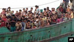 2015年5月20日等待援救的漂流移民