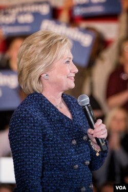 希拉里·克林顿目前在年轻选民中的支持率落后于对手、佛蒙特州联邦参议员伯尼·桑德斯。(美国之音记者方正拍摄)