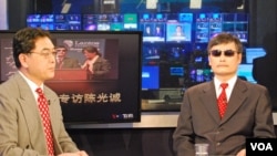 Nhân vật bất đồng chính kiến khiếm thị người Trung Quốc Trần Quang Thành trong cuộc phỏng vấn của đài VOA