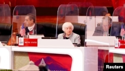 美财长耶伦(中)7月15日在20国集团(G20)财长和央行行长会议上。