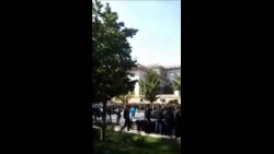 网友提供退伍老兵列队进入中央军委请愿现场视频 网友提供退伍老兵列队进入中央军委请愿现场视频