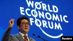 日本首相安倍晋三2019年1月23日在达沃斯论坛上发言(路透社)