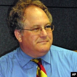 南加州大学美中学院副院长杜克雷