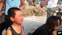 D301次动车司机潘一恒儿子在事故现场哭喊“爸爸,和我回家。”