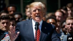 美国总统川普在白宫玫瑰园讲话。 (2018年5月2日)