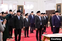 Presiden Prabowo Subianto resmi melantik Menteri di kabinet Merah Putih , di Istana Negara, Jakarta, Senin (21/10) ( biro Setpres)