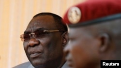 中非共和国总统乔托迪亚参加一座桥梁的开工典礼(2013年12月3日资料照片)