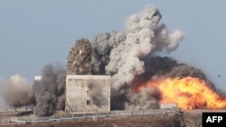 2025年2月26日,朝鲜军队在演习中发射一枚战略巡航导弹击中目标。(朝中社/法新社发布)