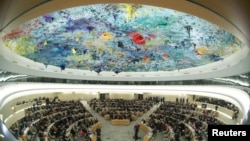 资料照片:联合国人权事务高级专员巴切莱特在日内瓦对联合国人权理事会发表讲话。(2020年2月27日)