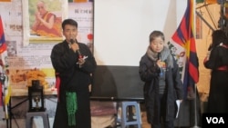 在台藏人及人权团体举行纪念西藏抗暴日晚会(美国之音张永泰拍摄)