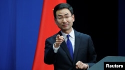 资料照:中国外交部发言人耿爽在例行新闻发布会上答记者问。